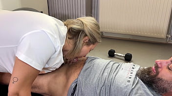 Thick Mama Gets Pounded By A Monster Cock In The Public Gym