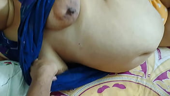 Desi Bhabi Soniya’s Luscious Ass Massage