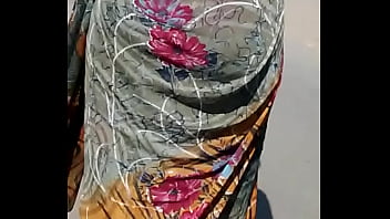 Sizzling Saree Curves